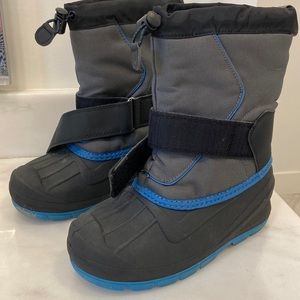 Youth Snow Boots Sz 3 Cat & Jack